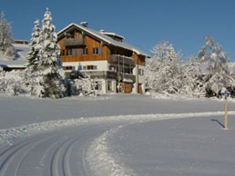 Unmittelbar vor der Skischule befindet sich unsere Schulungsloipe